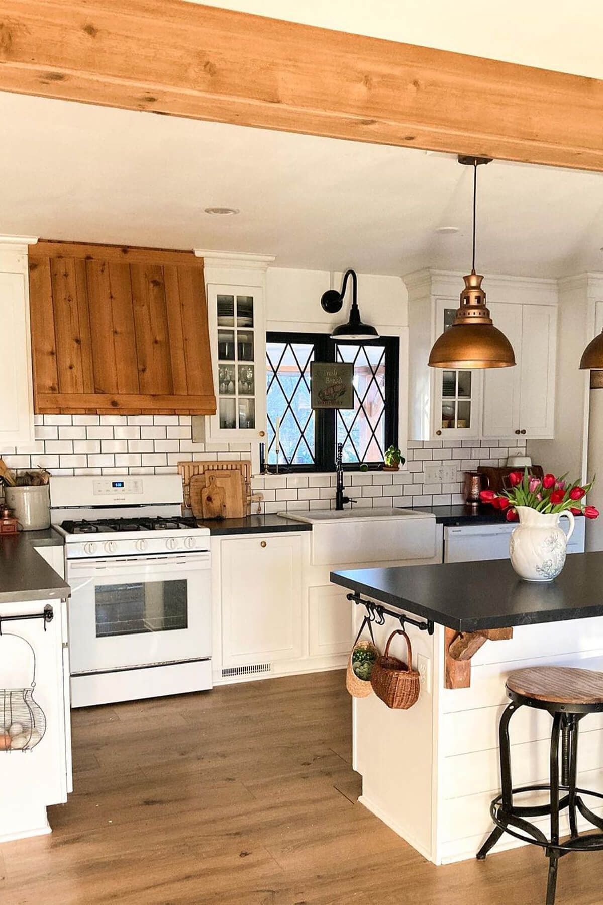 Sleek Cottage Kitchen Design