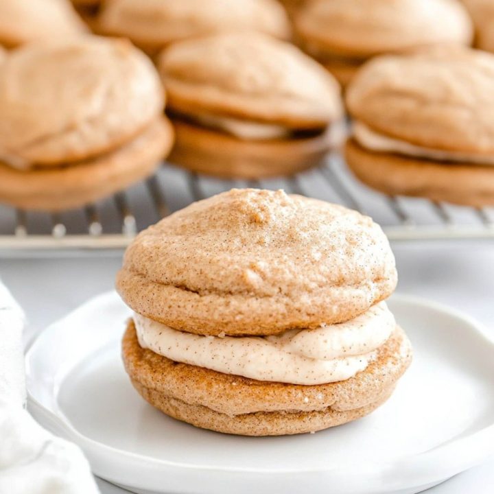 Banana Whoopie pies with Cinnamon Cream cheese