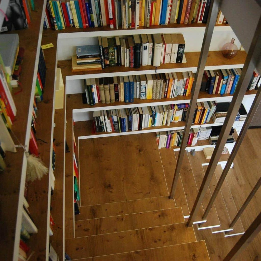 Innovative Staircase Bookshelf