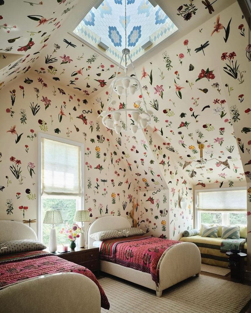 Charming Twin-Bed Attic Guest Room 