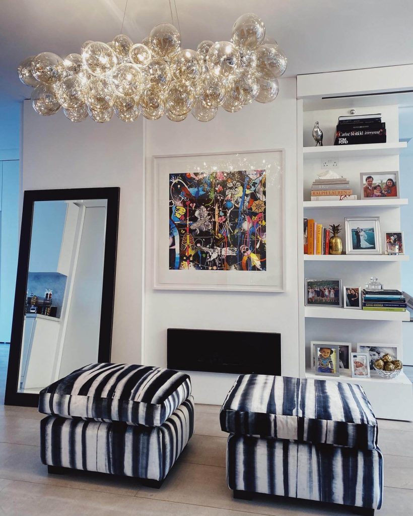 Minimalist Chic: Space-Enhancing Seamless Bookshelf Design