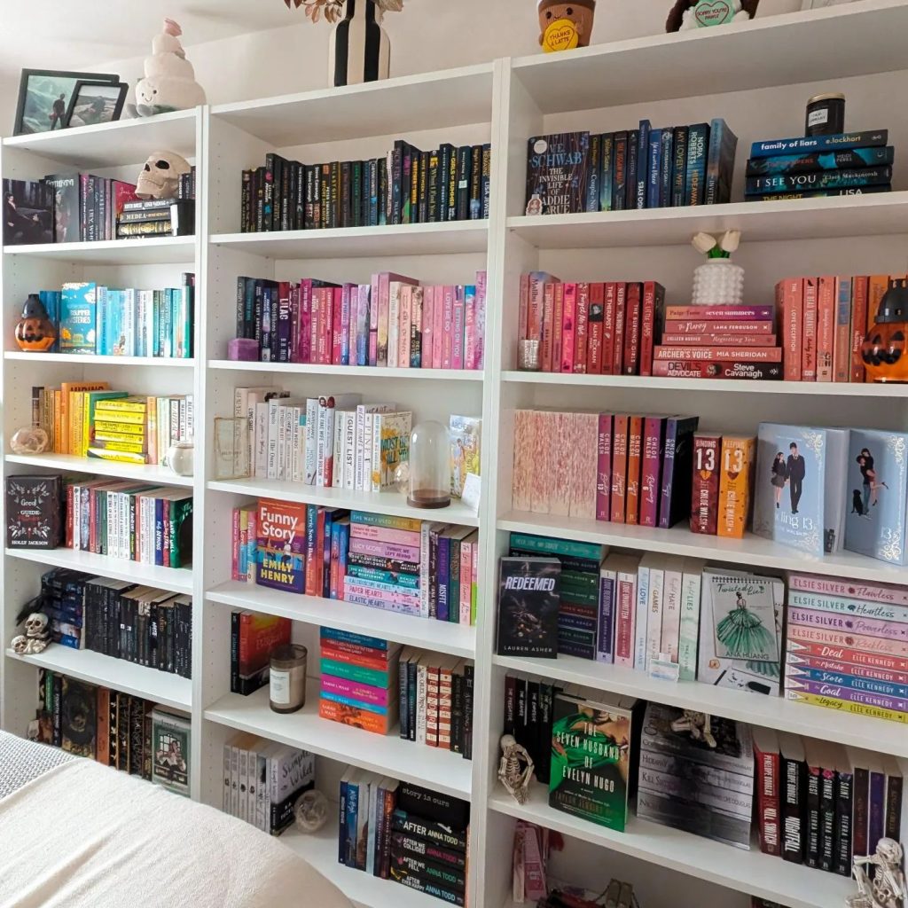 Expansive White Bookshelf with Ample Storage and Decorative Flair