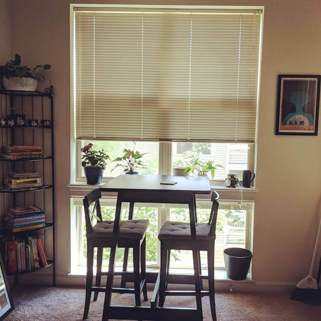 Minimalist Metal Wire-Frame Bookshelf