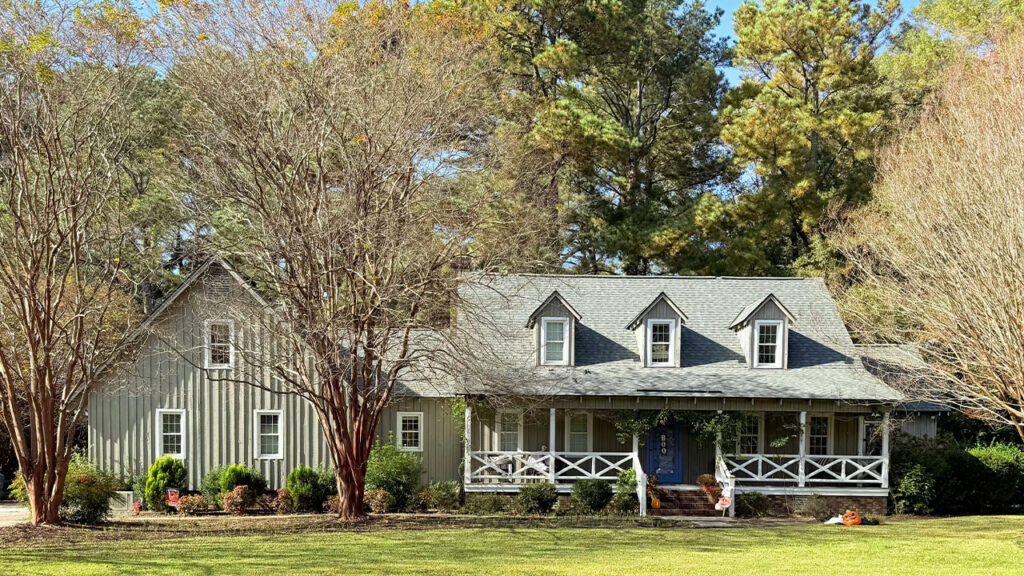 Charming Ranch-Style Home with Autumn Foliage