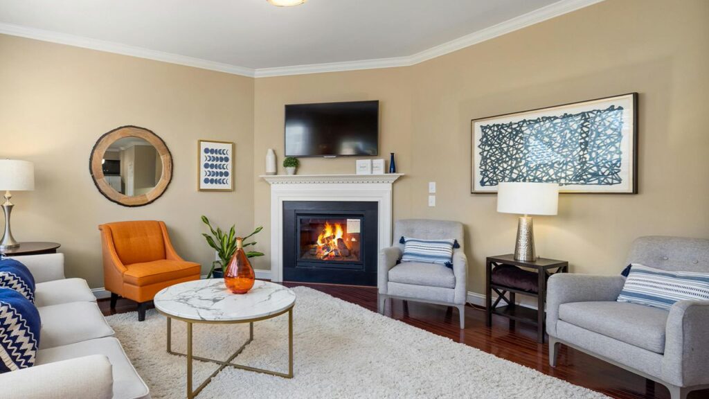 living room wth no windows