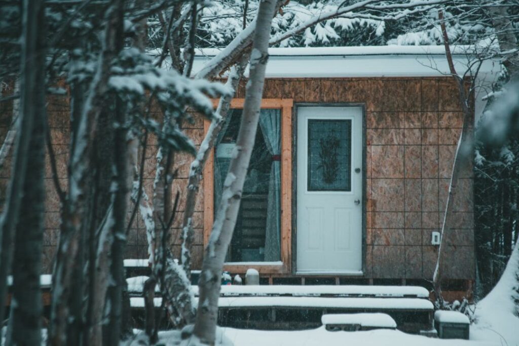 modular home in snow