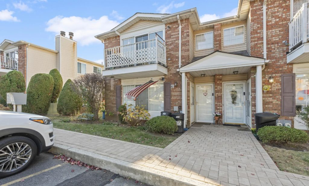 Spacious 3-Bedroom Townhouse in Staten Island