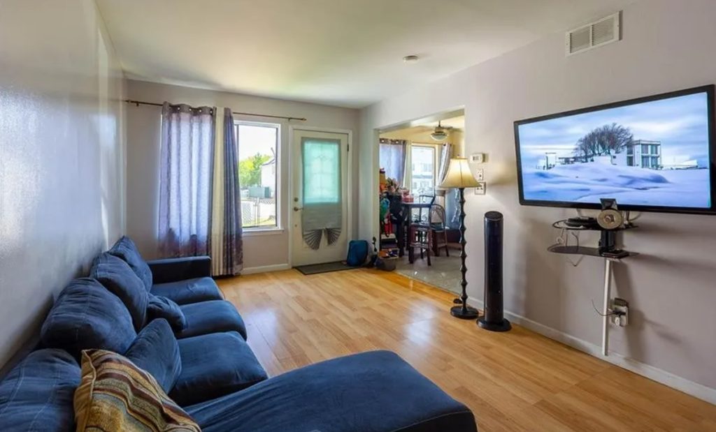 Charming 2-Bedroom Townhouse in Staten Island