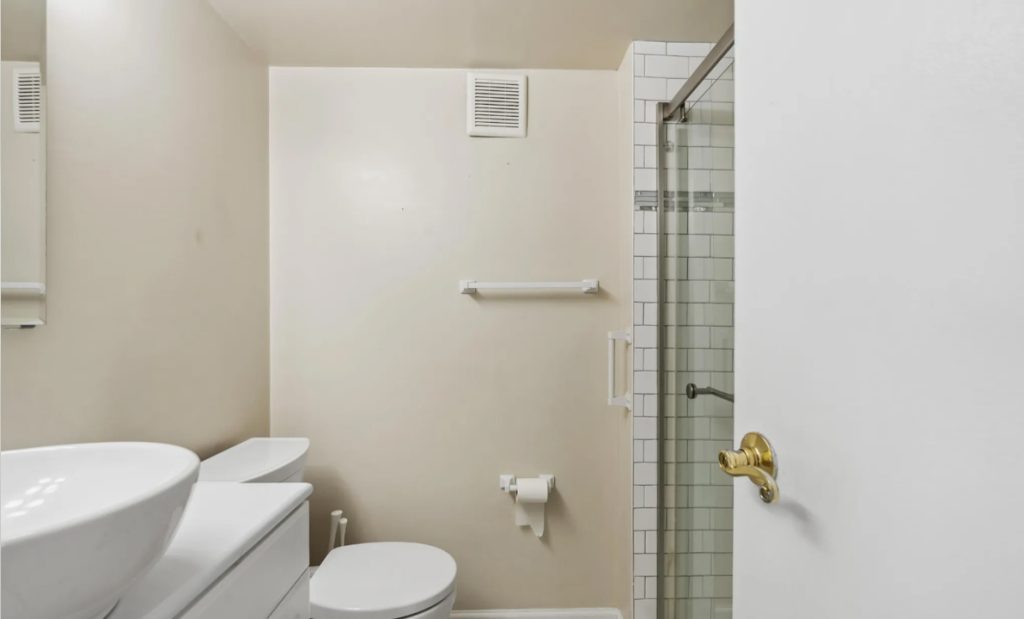 Spacious 3-Bedroom Townhouse in Staten Island