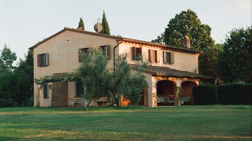 Rustic Tuscan Villa in Scenic Countryside