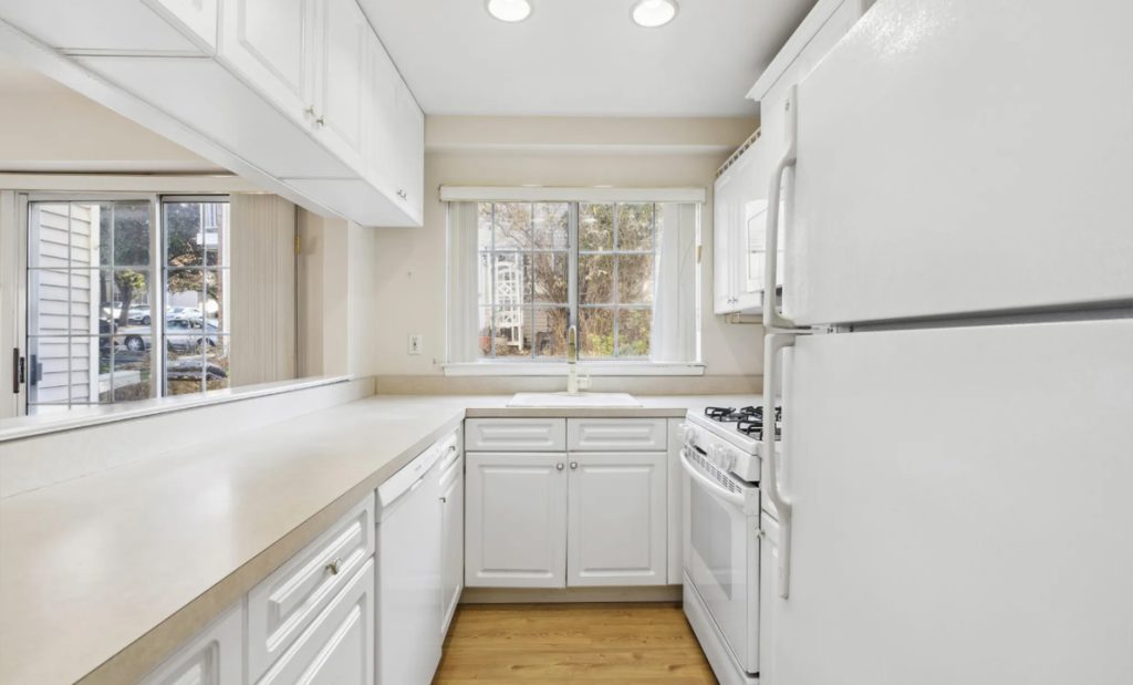 Spacious 3-Bedroom Townhouse in Staten Island