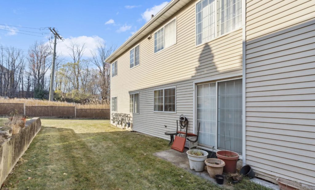 Spacious 3-Bedroom Townhouse in Staten Island