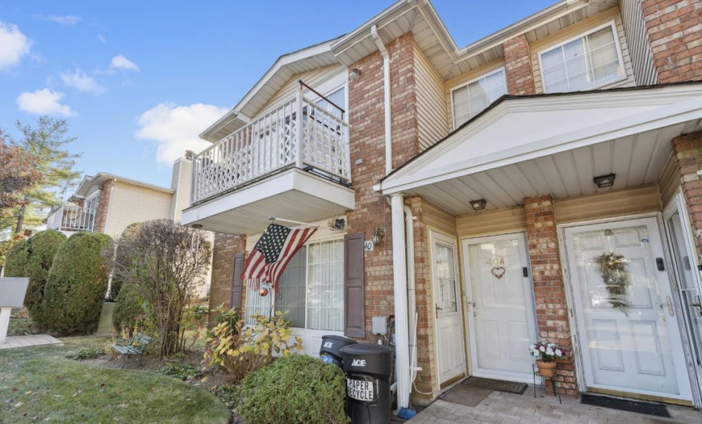 Spacious 3-Bedroom Townhouse in Staten Island