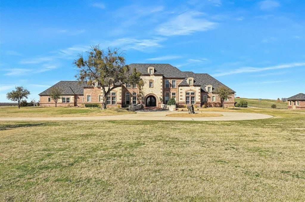 5 Bedroom Home in Sanger, TX – $7,850,000