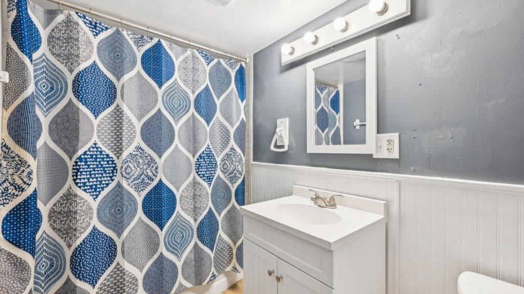 Modern and Stylish Downstairs Bathroom