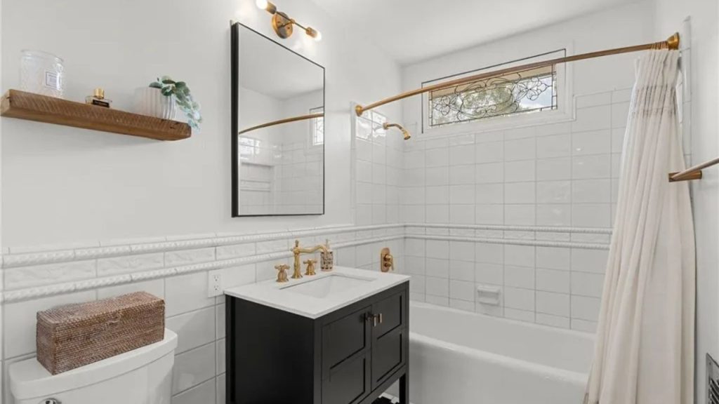 Vintage-Inspired Bath