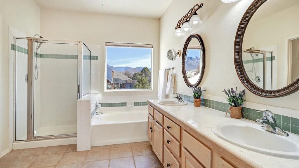 Luxurious Primary En Suite