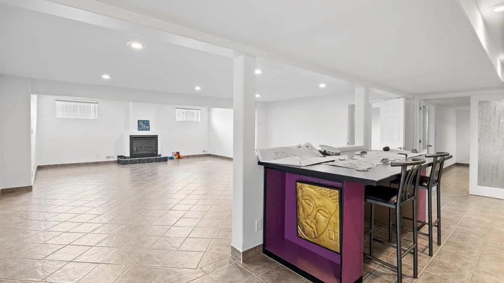 Spacious Modern Basement with Bar