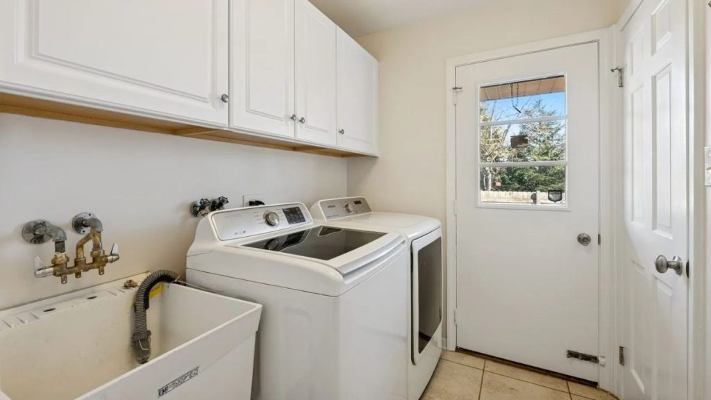 Bright and Efficient Laundry Space