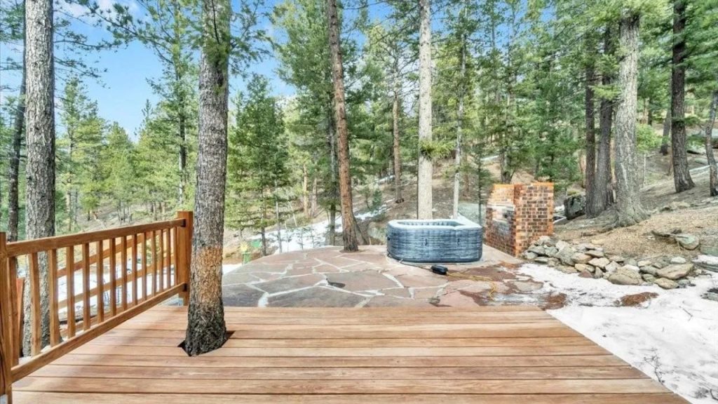 Tranquil Forest Retreat with Hot Tub