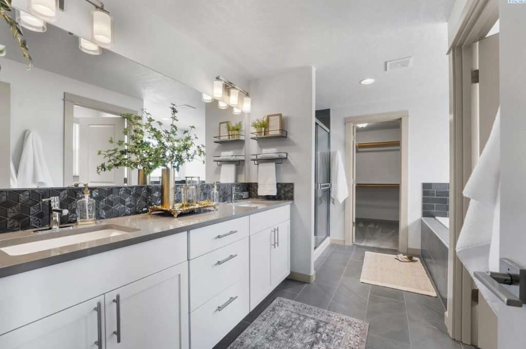 Modern Luxury Bathroom