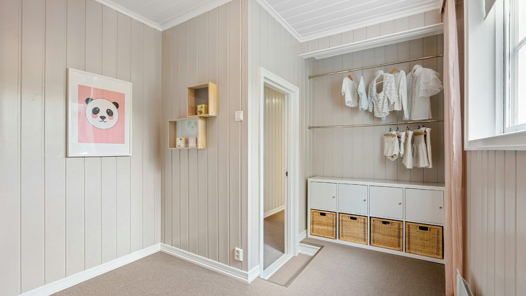 A room that has a lot of white walls