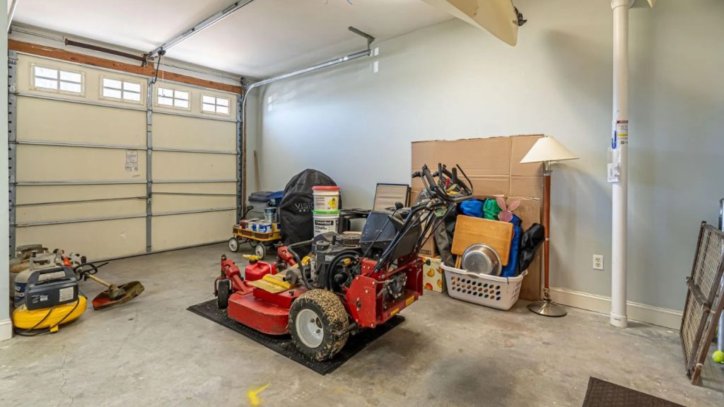 Spacious and Versatile Garage Space