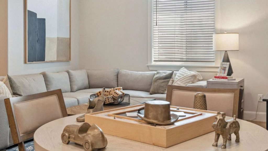 Stylish and Inviting Recreational Room