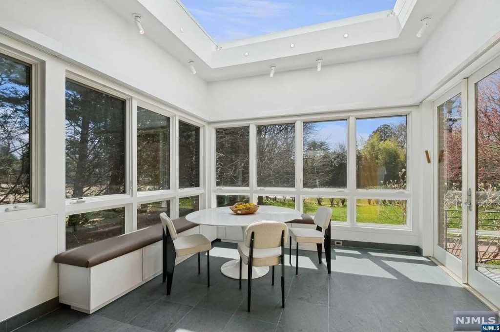 Bright and Modern Breakfast Nook