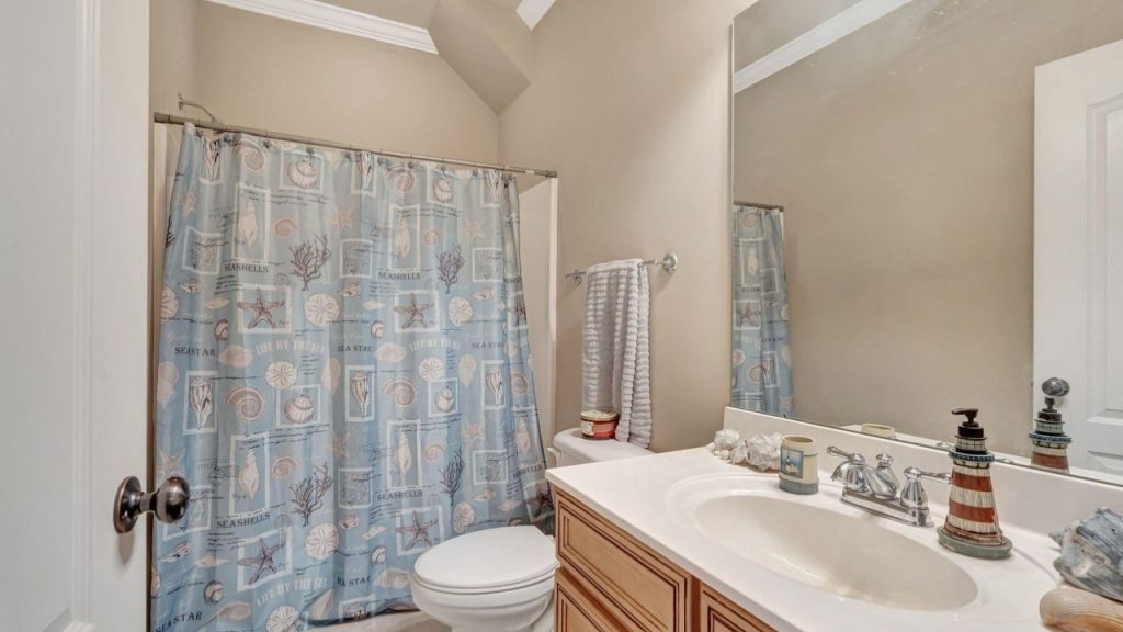 Coastal-Themed Bathroom