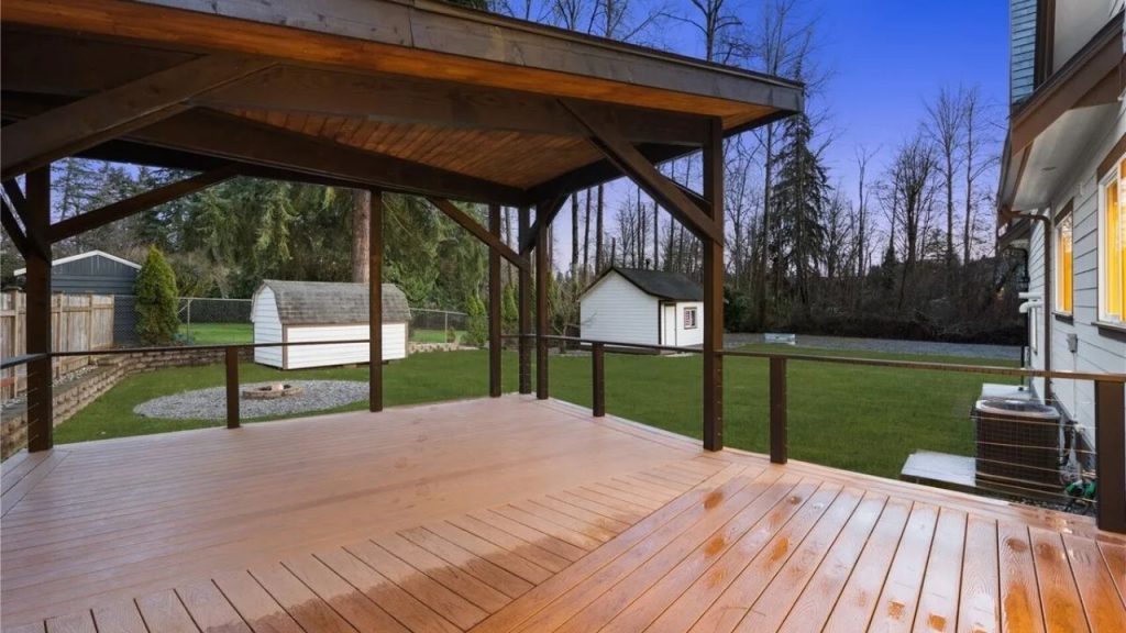 Spacious Covered Deck