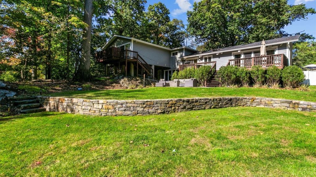 Scenic and Serene Backyard Retreat