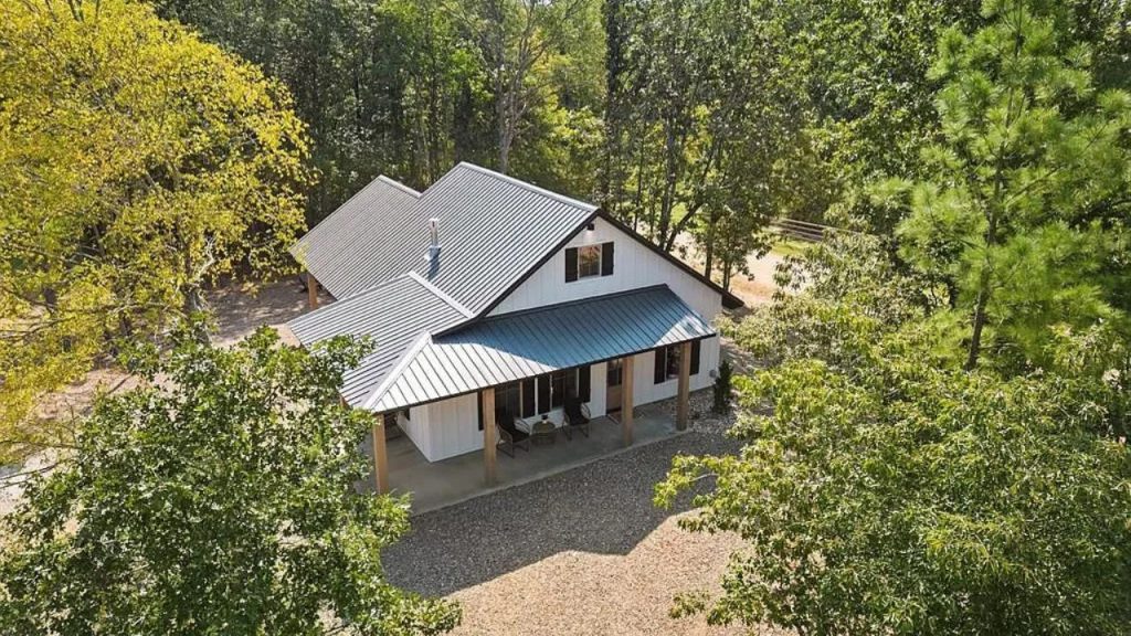 1 Bedroom Home in Broken Bow – $459,000