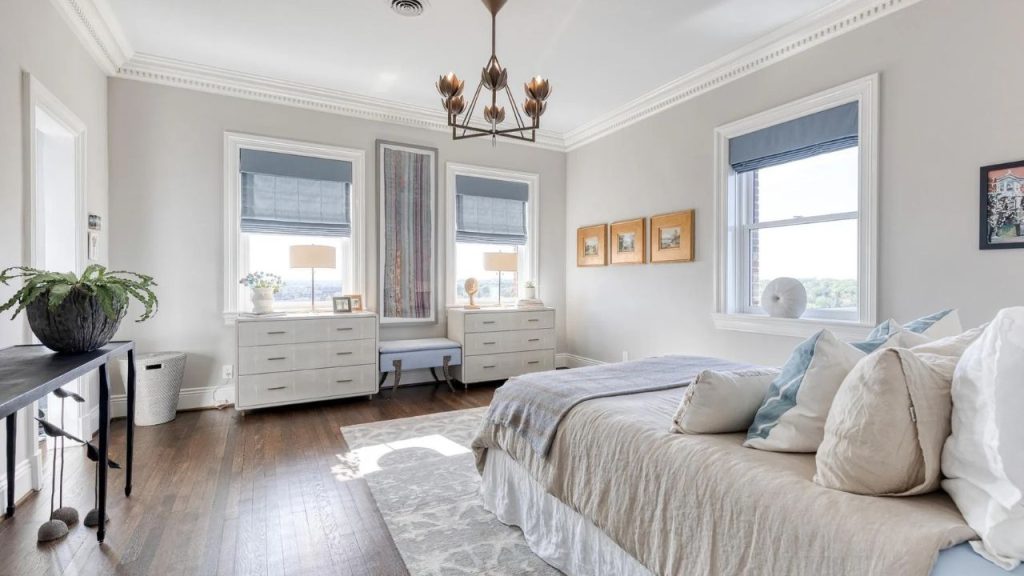 Elegant and Cozy Secondary Bedroom