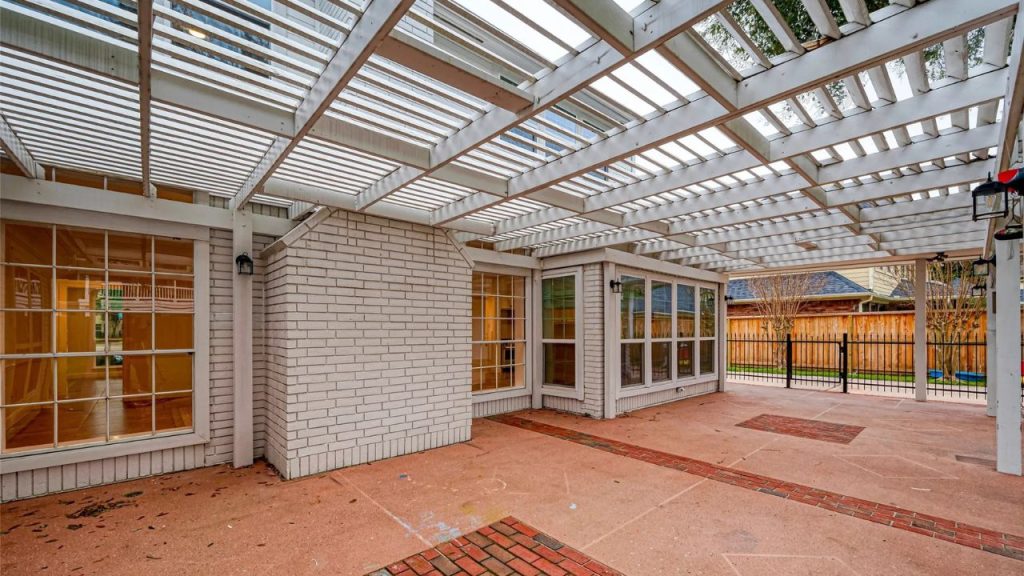 Spacious Pergola-Covered Outdoor Retreat