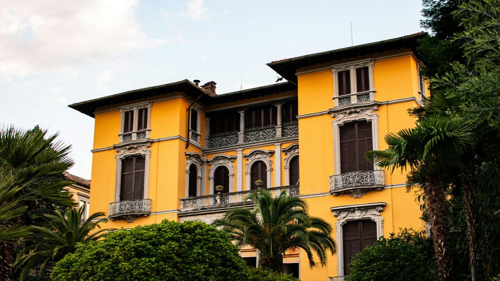 a large yellow building with many windows and balconies