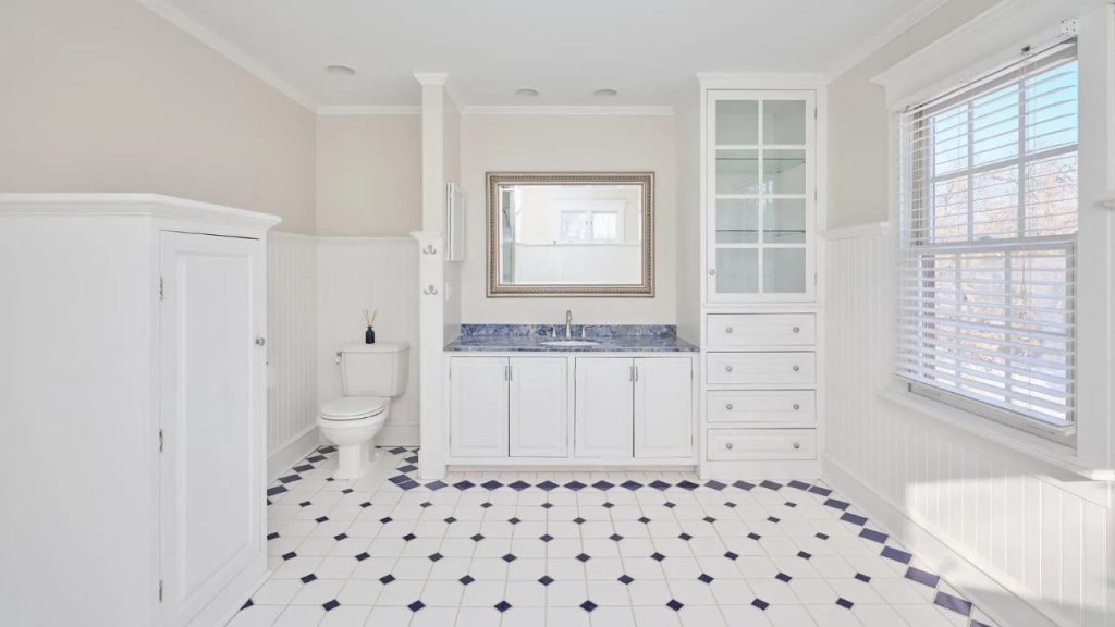 Elegant and classic White Bathroom