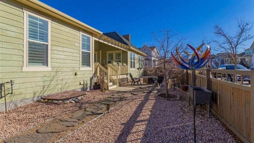 Charming Low-Maintenance Backyard
