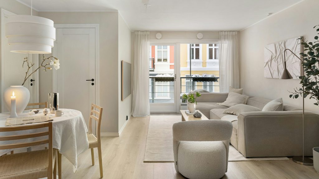 A living room filled with furniture and a dining room table