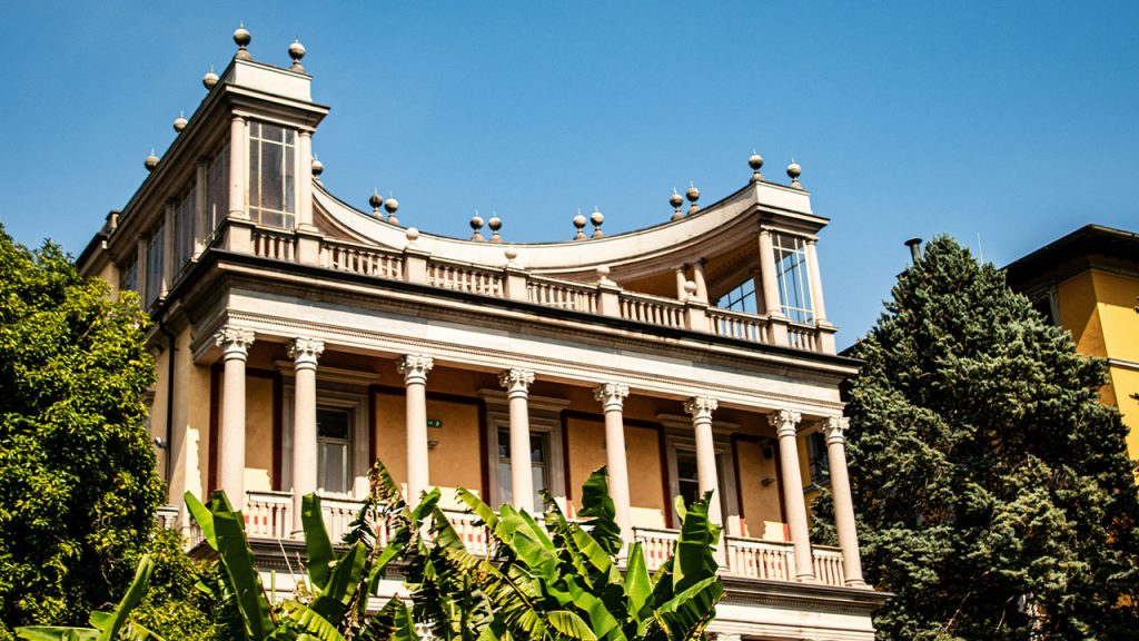 a building with a balcony and a balcony on top of it