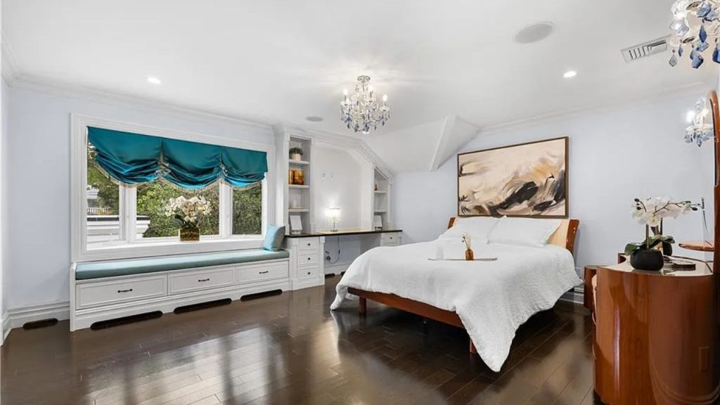 Sophisticated Comfortable Space
