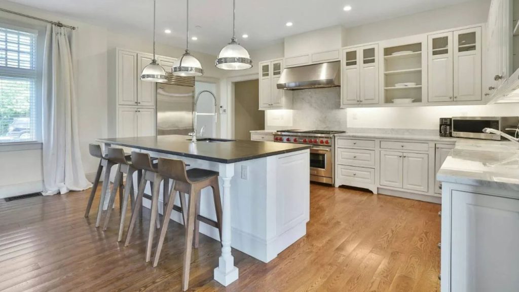 Sophisticated and Efficient Culinary Space