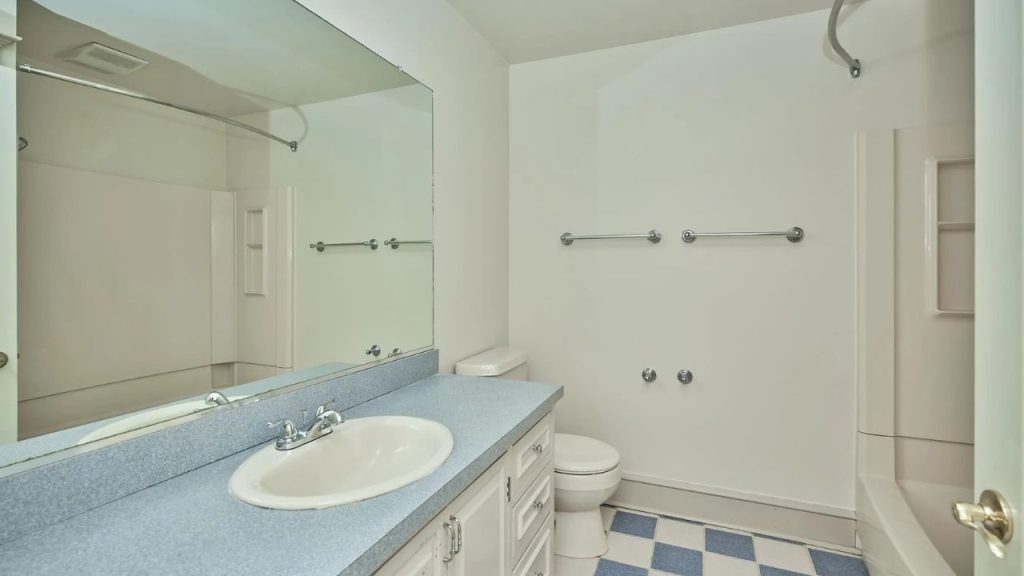 Bright and Functional Bathroom Design