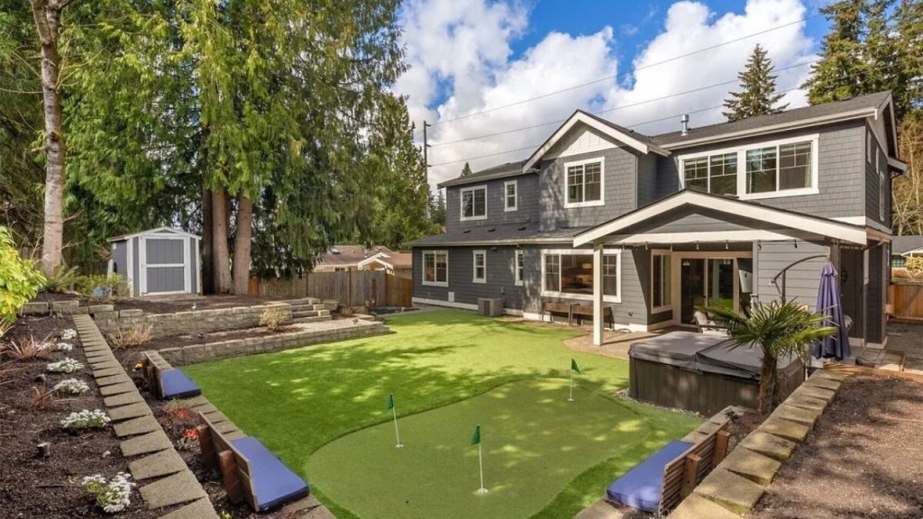 Outdoor Retreat with Mini Golf