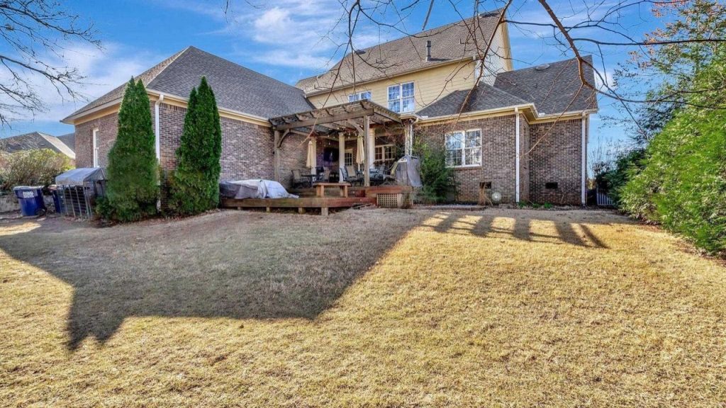 Spacious Backyard with Deck & Pergola