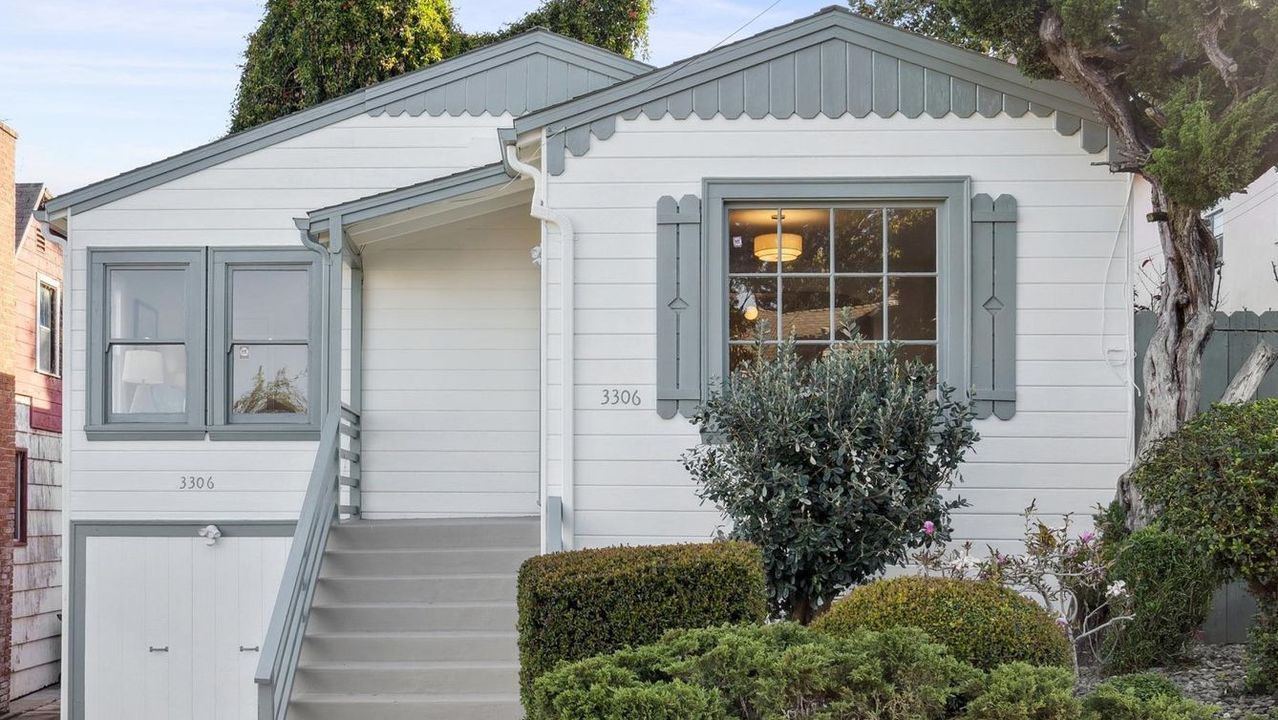 Inside a 1939 Oakland Bungalow With Vintage Charm, Studio, and Flowering Yard (Floor Plan Inside)