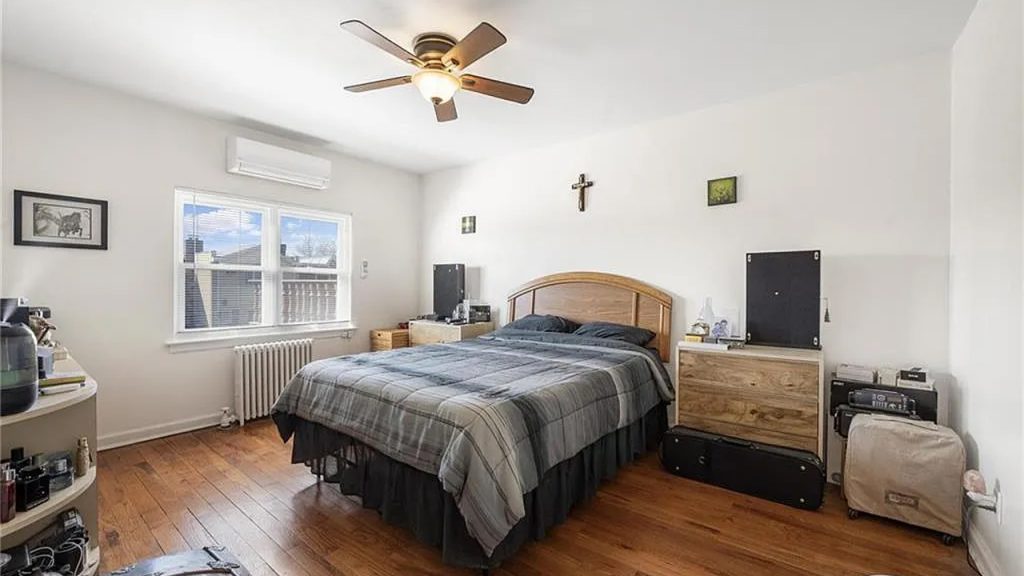 middle village bedroom