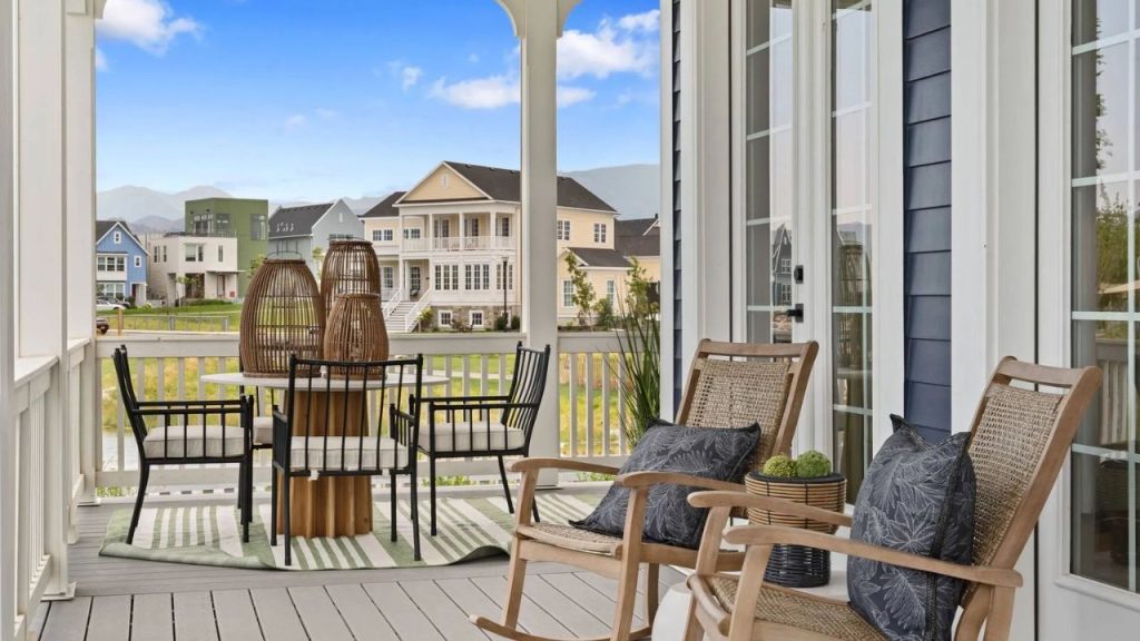 Charming and Inviting Outdoor Porch