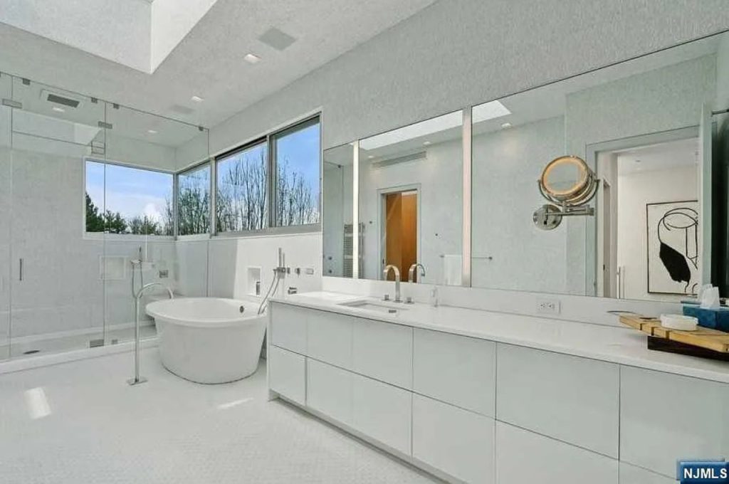 Spa-Like Luxury Bathroom