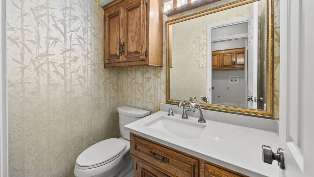 Elegant and Functional Vintage Bathroom